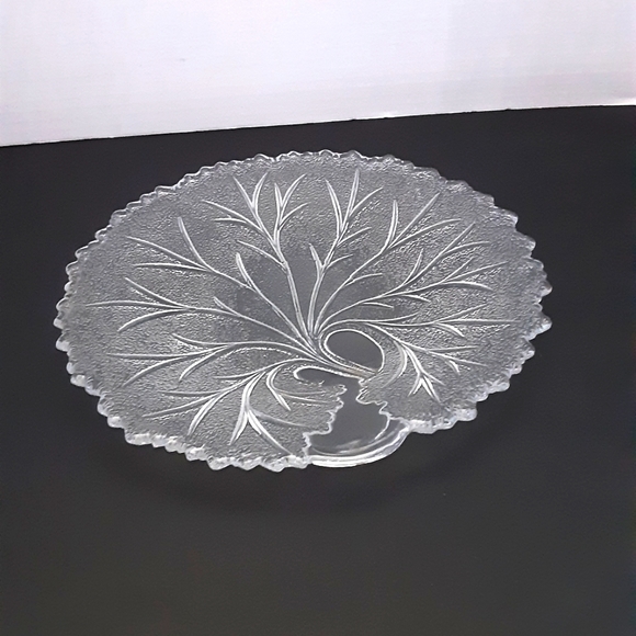 1960's Indiana Glass Pebble Leaf Salad or Lunchean Plate 8.5" Fern Cottagecore - Picture 1 of 6